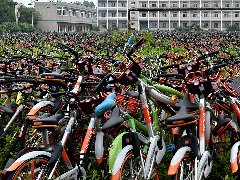 合肥暫扣萬(wàn)輛共享單車，堆積如山引發(fā)密集恐懼